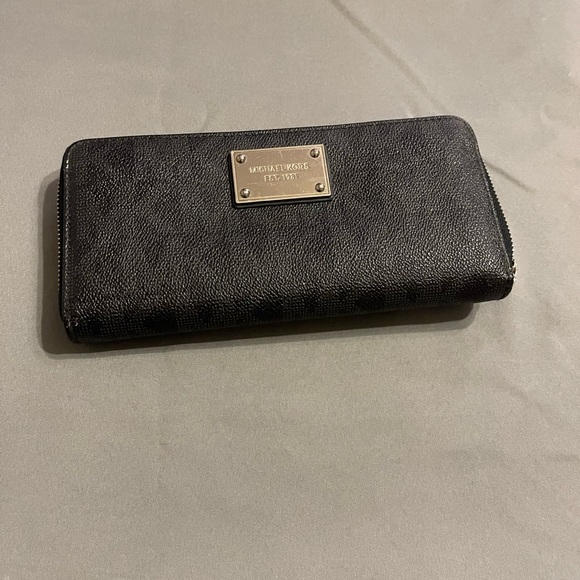 Black Michael Kors Wallet - Picture 3 of 3